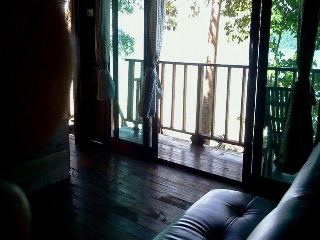 Lipe Sunset Beach Resort Exterior photo