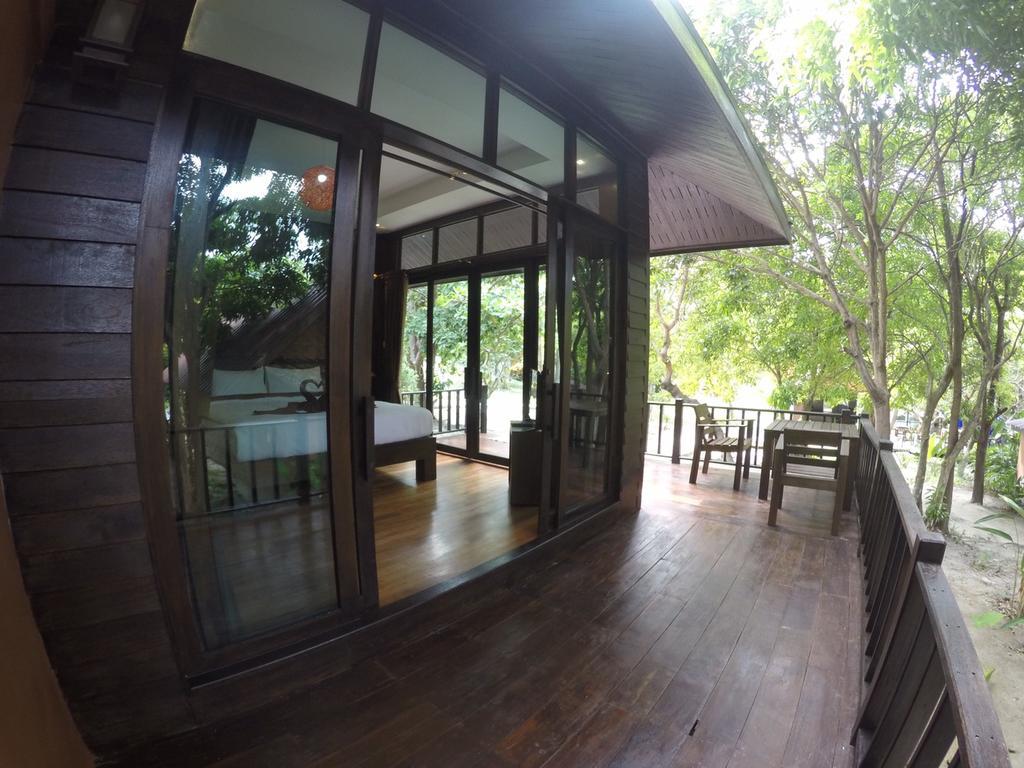 Lipe Sunset Beach Resort Exterior photo