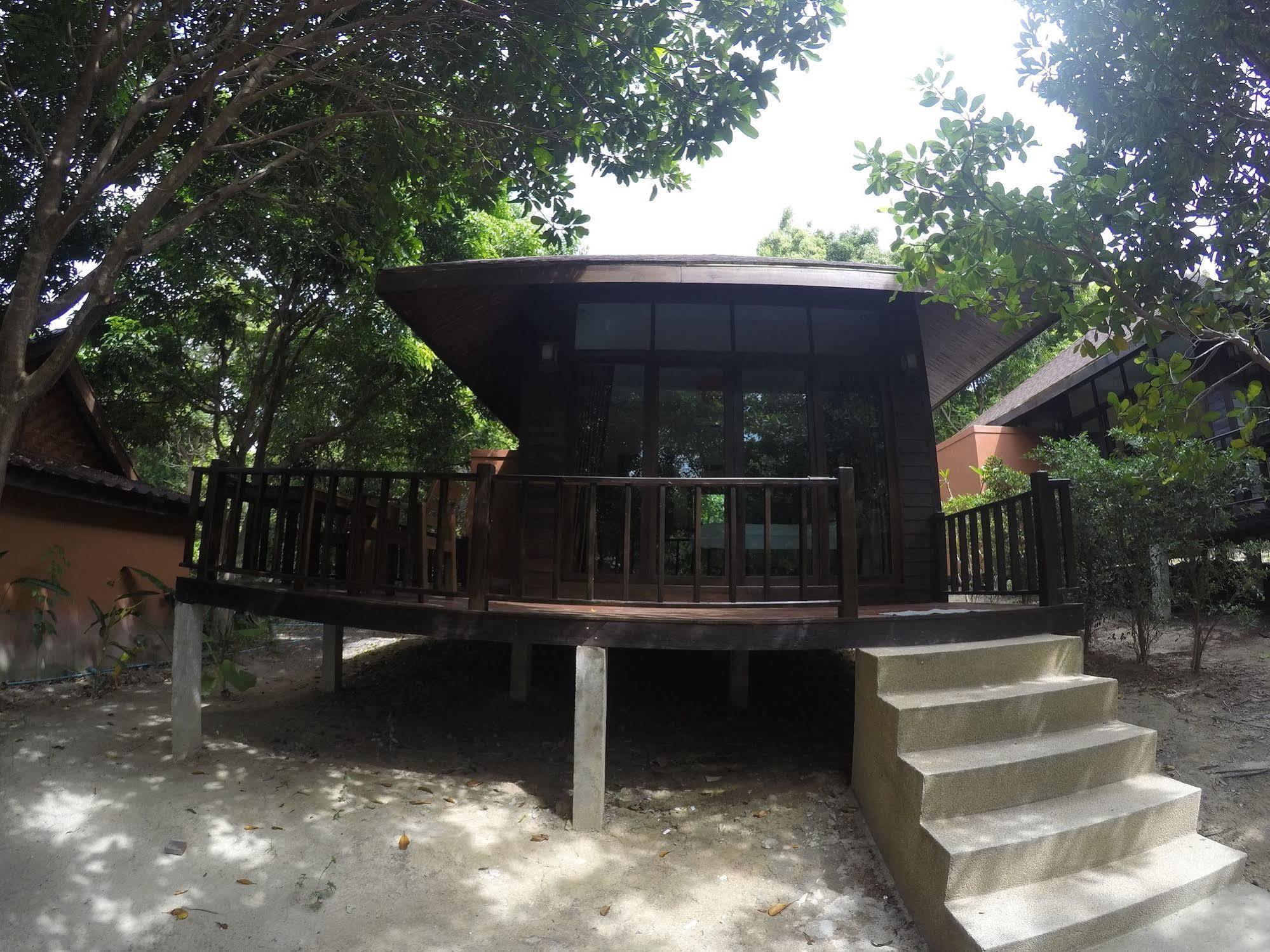 Lipe Sunset Beach Resort Exterior photo