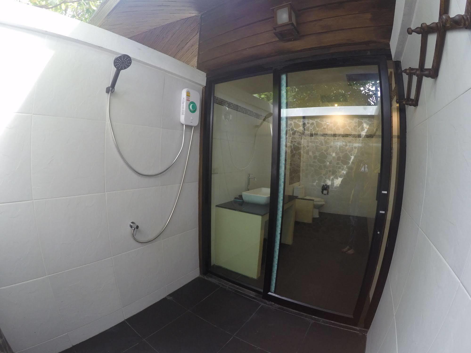 Lipe Sunset Beach Resort Exterior photo